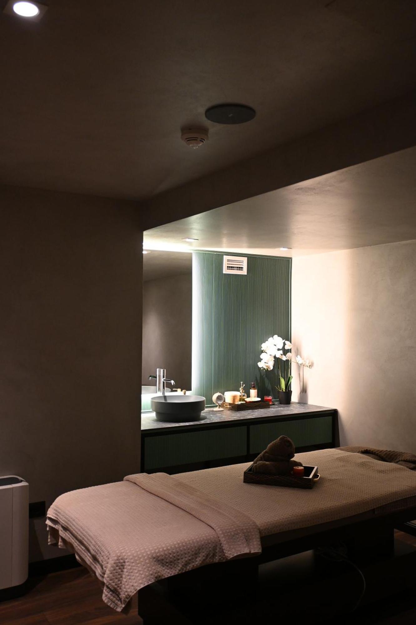 Luxury Premium Finese Hotel Golem  Exterior photo